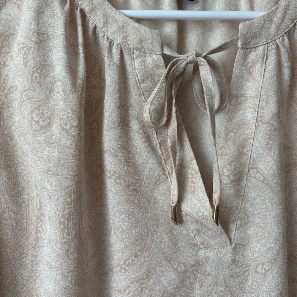 Ann Taylor Chic Beige Sleeveless Blouse Large